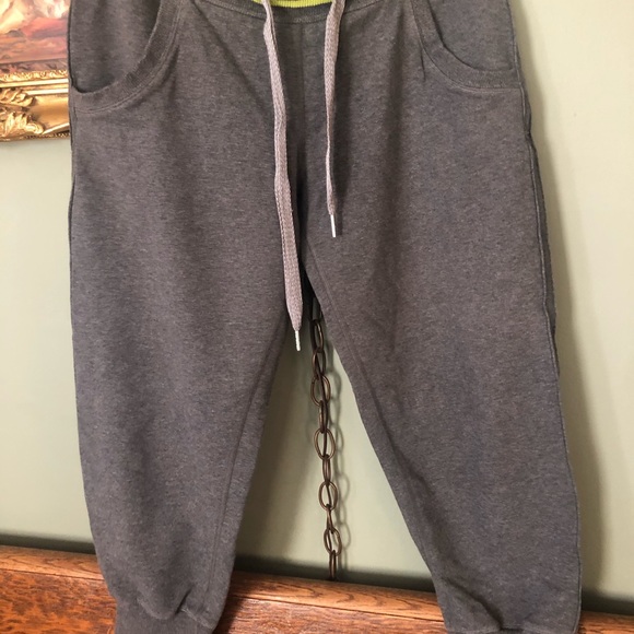 Lululemon cropped sweatpants - Picture 3 of 5